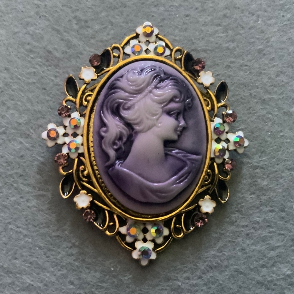 Vintage Purple Cameo Brooch Gold Tone AB Rhinestone Flower Portrait Pin